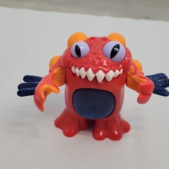 IMAGINEXT 2008 RED SPACE ALIEN EATING MONSTER 5" FIGURE TOY - Picture 9 of 10